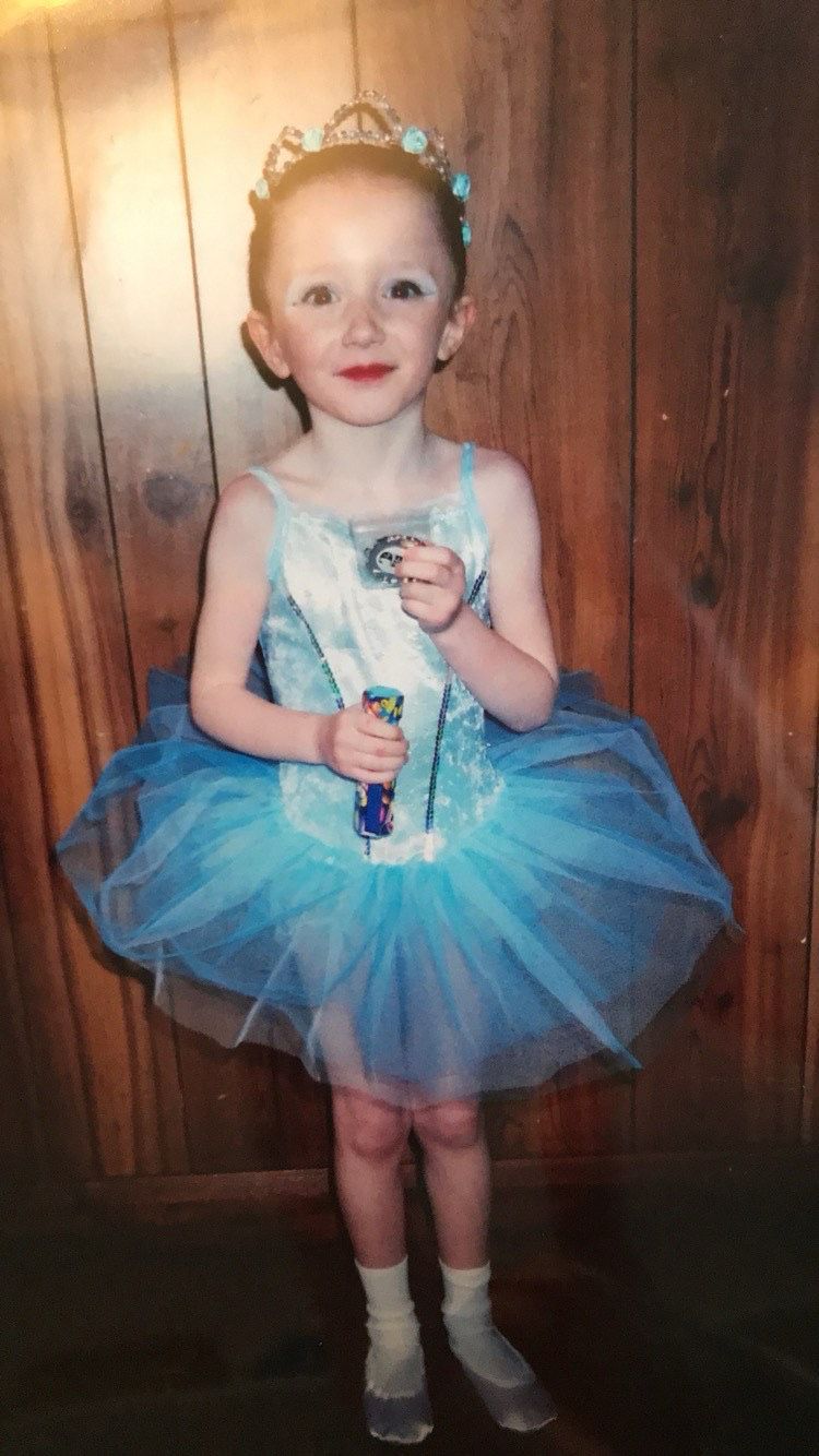 Hannah performing